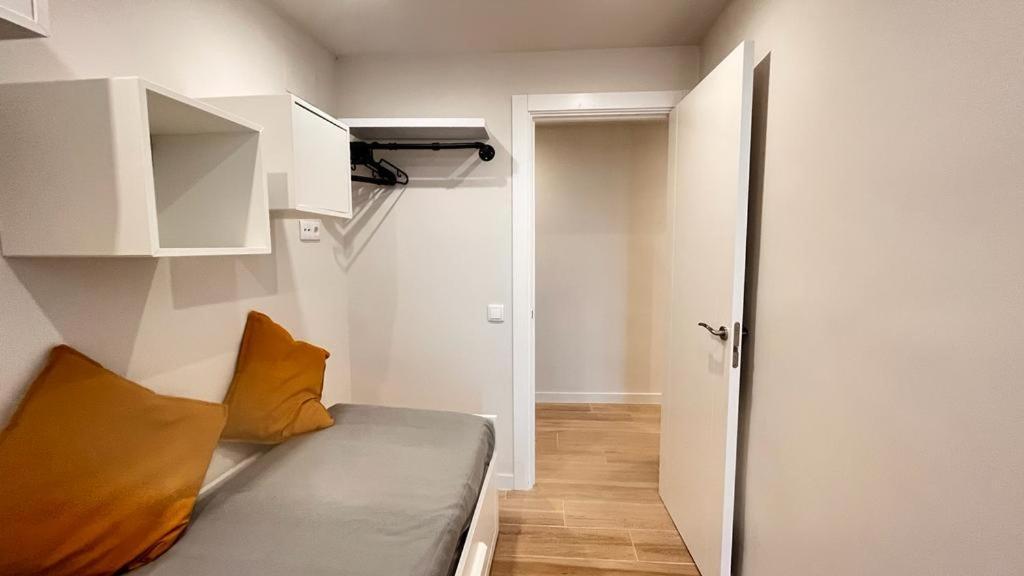 En Apartment *