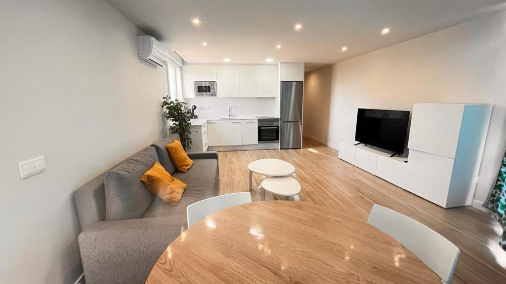 En Apartment *