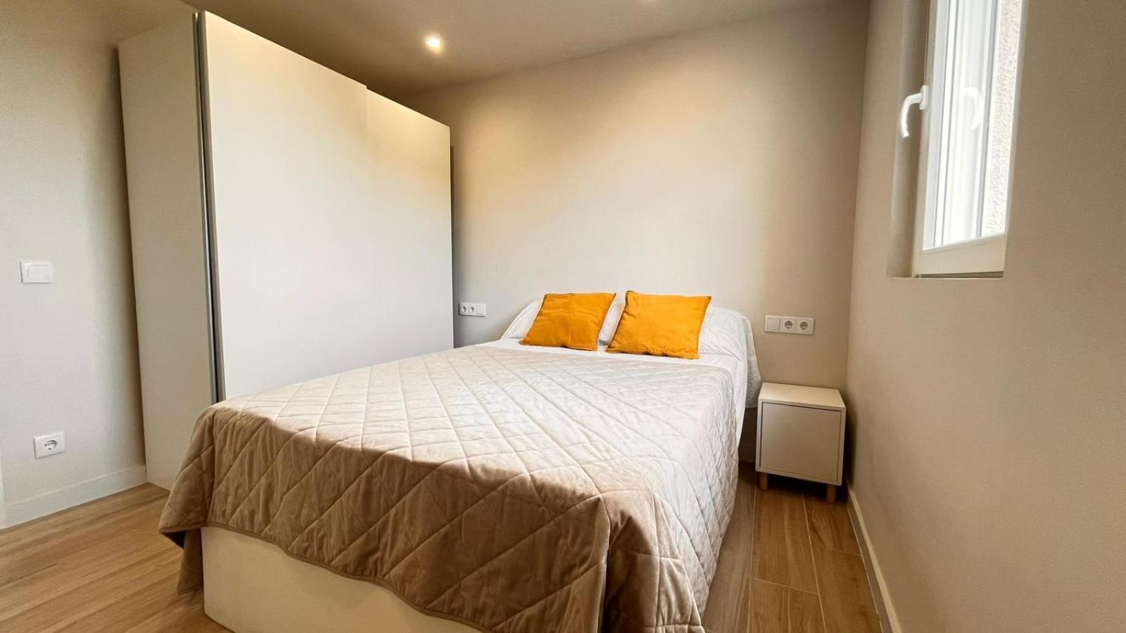 En Apartment *